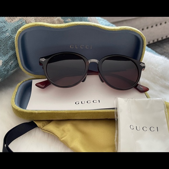 NEW GUCCI sunglasses - Titanium series. Hard velvet case, pouch, cloth, papers